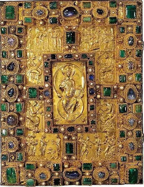 erikkwakkel:Medieval blingBehold the treasure binding: gold and gems stuck to a medieval book that i