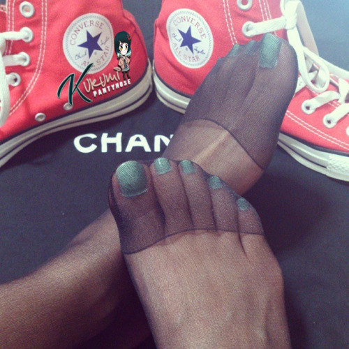 kurumipantyhose: sweaty nylon feet make you easily cum…just like me :)check out my secondary blog @n