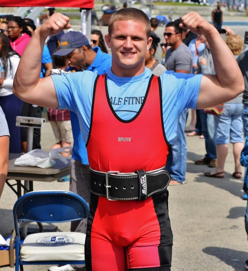 Young stud power lifter