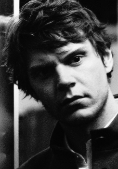 fionagoddess:  Evan Peters photographed by Yoshino. 