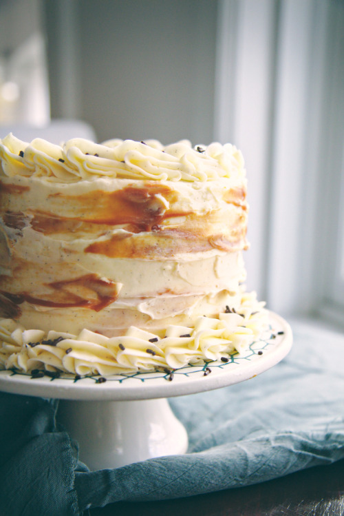 sweetoothgirl:    Coca cola + Chocolate + Caramel + Vanilla bean Cake