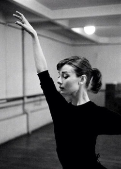 dancesource:  Audrey Hepburn