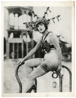 gmgallery:  c. 1910’s photograph of Annette