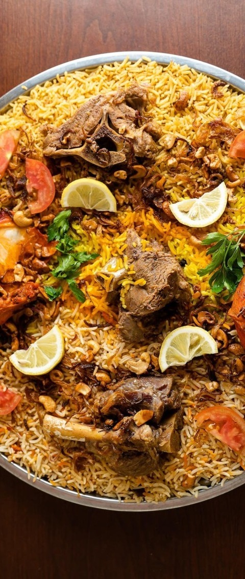 Chicken And Beef Paella With Lemon Slices And Tomatoes Recipe
