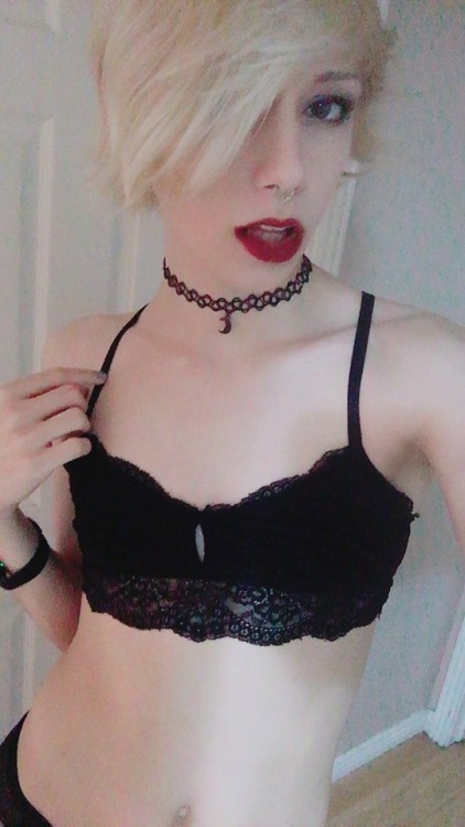 potentialghost: Selfies I took before today’s cam sesh! Was a lot of fun :3 99% of the lipstick got rubbed off on my fingers, guess I just can’t keep things out of my mouth   I’m the vampire queen >:3 wore fangs most of the show 