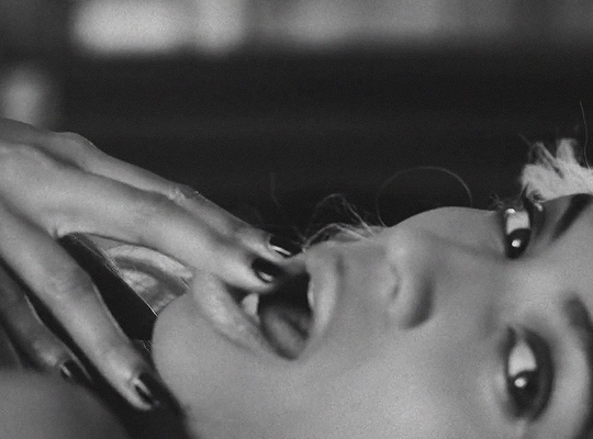 beyonceslayingit:   I wanna play in your deep, baby 