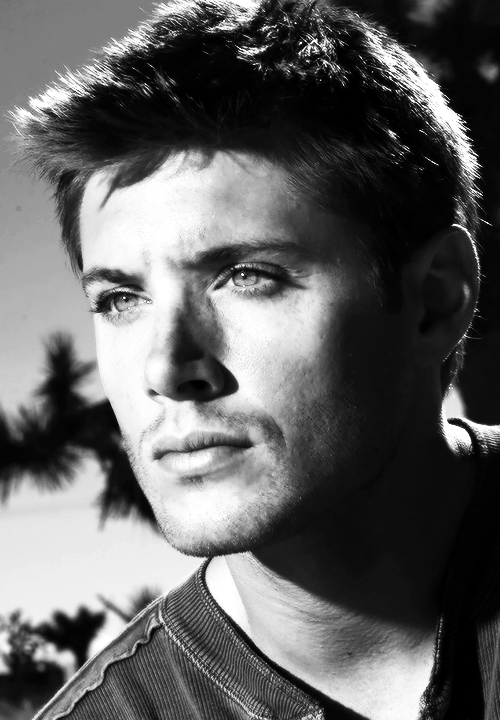 justjensenanddean:   Jensen Ackles | SPN S1 Photoshoot  