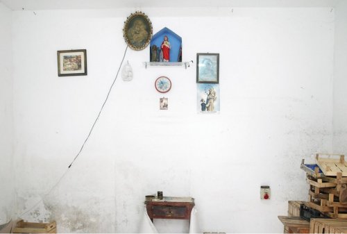 everythingsicily: Saints and pinups: personal shrines of PalermoPhotographs: Emma Grosbois Que bello