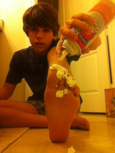 nakedtwinkfeetandfun:This one will always get a reblog