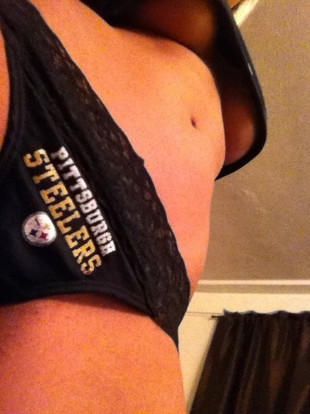 sportygals:Bibi roots Steelers