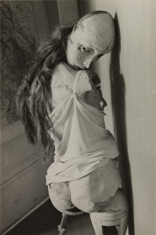 luzfosca:Hans Bellmer. The Doll (Die puppe), Germany, 1936.