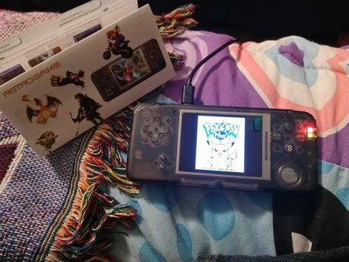 throwbackblr: lorien-lorien:   90s-2000sgirl:   Guys, This handheld system is seriously everything!! It’s called the RetroGame - Retromini. It has sooo many games already built in but you can even add more games too it by either taking out the TF card