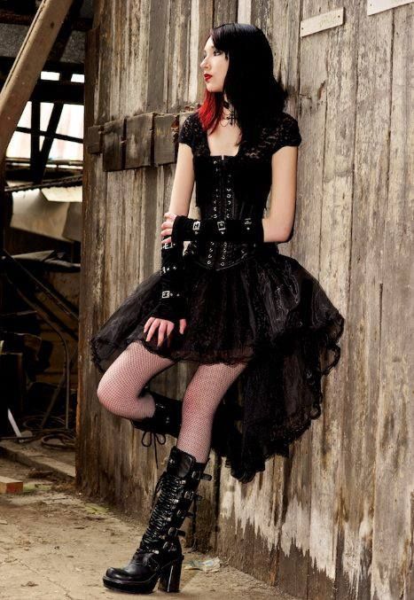 victorian-goth:  Victorian goth http://victorian-goth.tumblr.com/