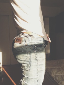 pantherisfat:  applejuce:  I Can’t Button Them Anymore😕   Booty 😍