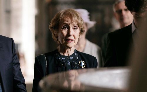 theleftpill:mizjoely:sherlolly-siya:Oh my god!! I just died!! SHERLOCK AND MOLLY STANDING TOGETHER I