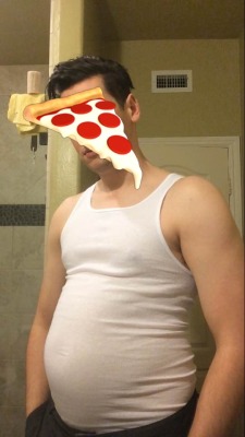 collegefeeder:that shirt is getting soooo tight 😍