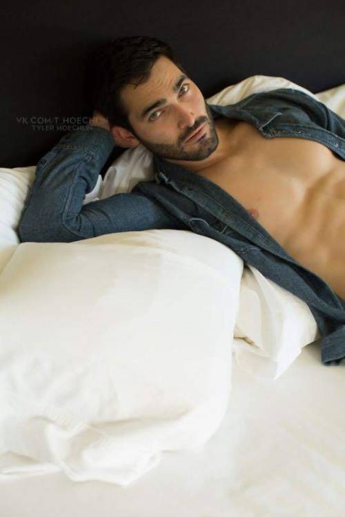 Tyler Hoechlin Crack #1