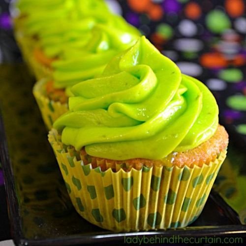 ugly–cupcakes:Slime Filled Coconut Lime Halloween Cupcakes
