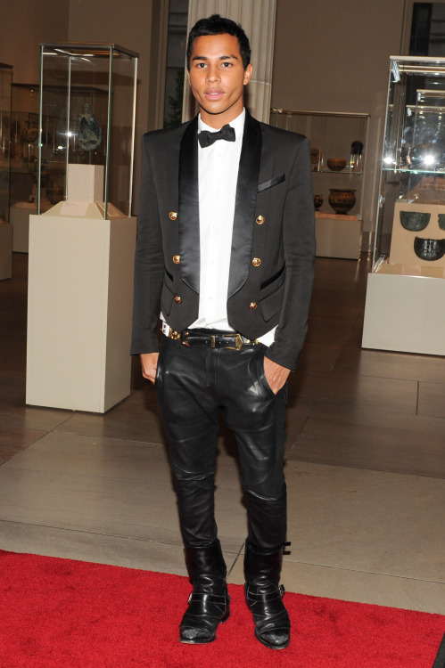 chanel-and-louboutins:  derriuspierre:  Olivier Rousteing attend the ‘Schiaparelli And Prada: Impossible Conversations’ Costume Institute Gala at the Metropolitan Museum of Art on May 7, 2012 in New York City.   😍 