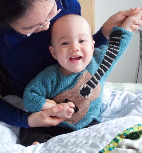 knithacker:Knit a Clever Air Guitar Wrap-Around Cardigan For a Baby:buff.ly/3h45y8d 