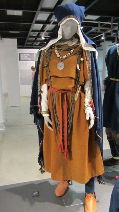 11th century Latvian clothing