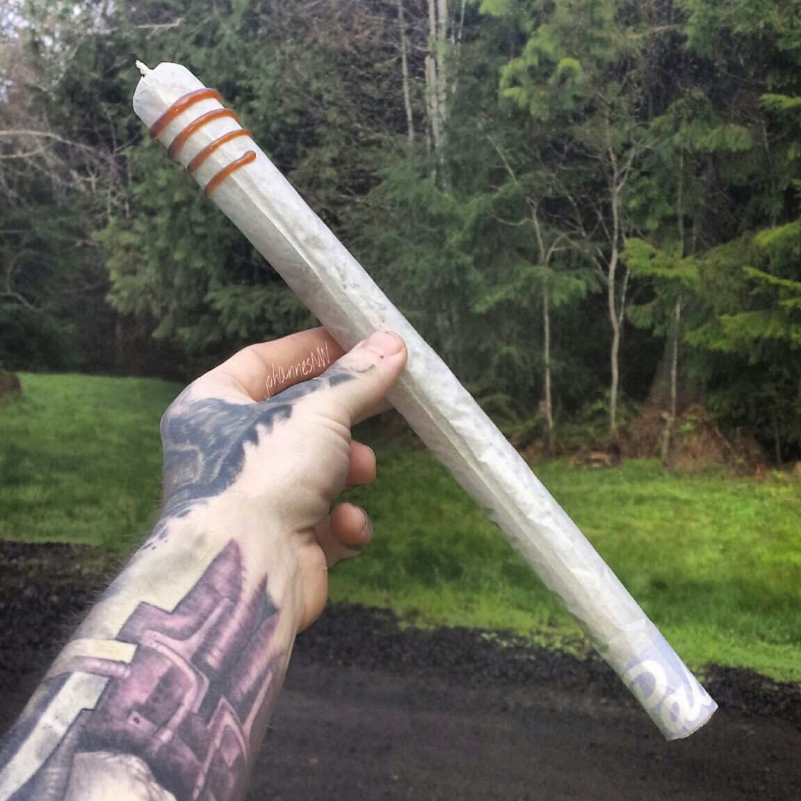 shesmokesjoints:  johannesnw:  29 grams of flower, 4 grams of hash, (inside and out)