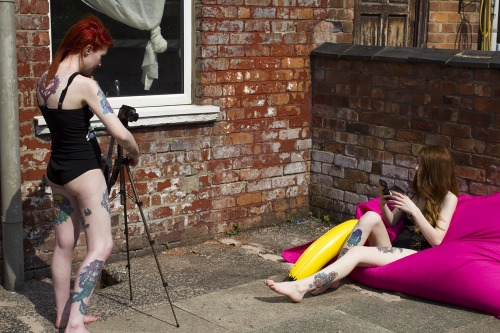 panda-face-mew:  Sneaky behind the scenes shot of @roo-morgue and Gemma May from today.