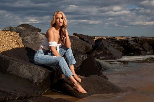 Beach time, but make it socially distant.  . . Photo By: @brianjbishopphoto  . . #BeachShoot #Natura