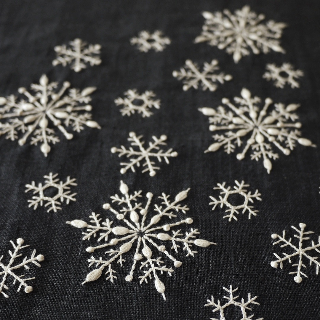 Snow Crystal 1色刺繍と小さな雑貨 より Yumiko Higuchi Snow Crystal 1色刺繍と小さな雑貨 より Yumiko Higuchi