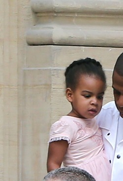 bookofhov:  girlsluvbeyonce: Blue Ivy in