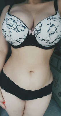 sweetmidnightmoans:  A peek at my new bra//thanks for 1k//Happy Friday!  I appreciate all the love and nice messages! 😊😘