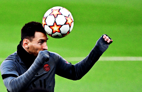 LIONEL MESSI↳ Training session at the Santiago Bernabeu in Madrid on March 8, 2022