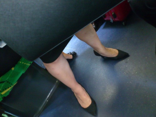 dailypublicfeet:  Asian office woman.. always busy on her phone