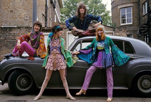 isabelcostasixties:Swinging London 1967. Report of Paris Match magazine on the psychedelic fashion 