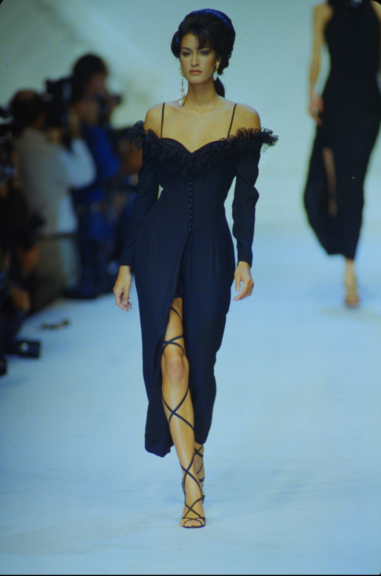 Christian Dior - Spring 1993 RTW #fashion#fashion show#christian dior#dior #spring 1993 rtw #1993#cdspring1993rtw#yasmeen ghauri#supermodel#original supermodels#supermodels#90s#90s fashion#runway#runway show#model#models#haute couture#couture#glamour#luxury#designer