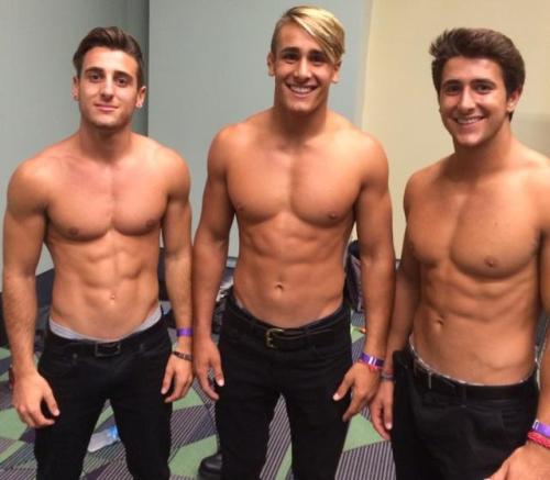 male-celebs-naked:  Joey Miuccio 1See more here