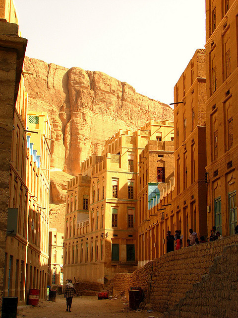 Street view in Al-Khuraybah, a village in east-central Yemen (by hanming_huang).