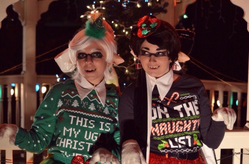 bravelybird:  We wish you a merry Squidmas and a happy New Year!!🎄❤️💚  @buttersnitch as Callie Me as Marie Photography by @languar Tentacles/ collars by @mostflogged   squidmas~ <3