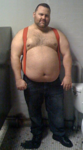 bear-tum:  scream2013:  852  megabaerchen:  Mit dem könnte man mehr anstellen!! 😜Da werde ich ja richtig geil!! 😛👍😎💦  Super geiler Kerl! 😜😛👍Mit dem würden wir gerne mal eine Nummer schieben! 🐷👅💦 