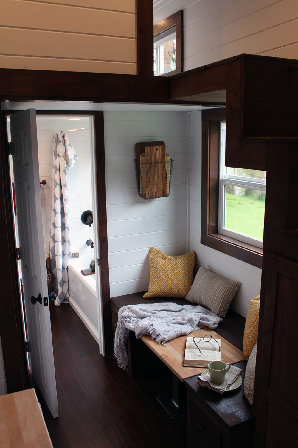 tinyhousetown:  A tiny house designed for a family of four who wanted a retro-styled