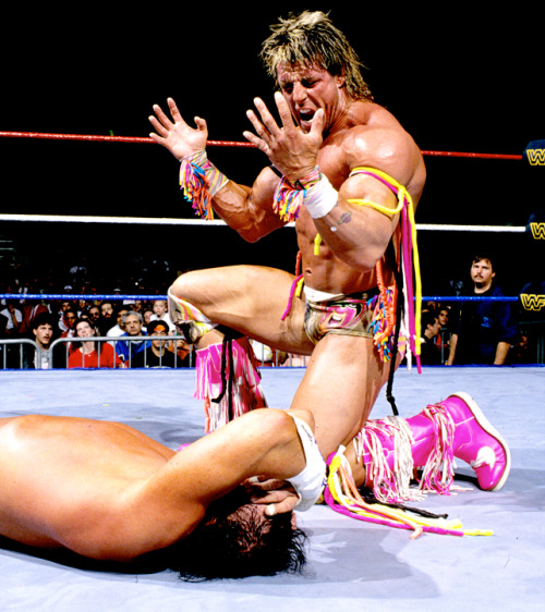 fishbulbsuplex:  The Ultimate Warrior vs. “Macho Man" Randy Savage  2 of the most outlandish gimmicks out there and they were awesome.