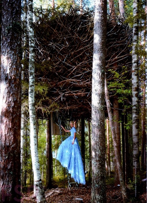 noenespanol: Karlie Kloss by Patrick Demarchelier for US VOGUE December 2014.