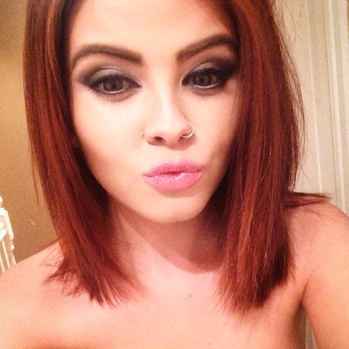lemonadetits:  Naked selfie from the weekend x
