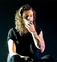 extraharrie:  when u just finished makin out and u think ur done but then he whips