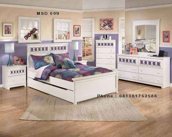 Full size platform bed with storage