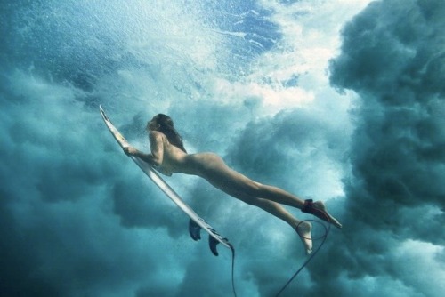In the silence and almost weightlessness underwater i find comfort and peace. The powerful caress of