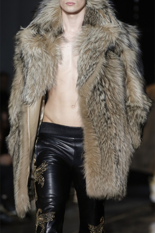rottingorchids:  vuittonv: forever goals @ VERSACE F/W 2013