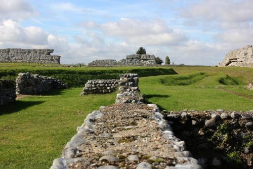 Richborough Roman Fort (Kent, England).The Roman fort of Rutupiae, or Portus Ritupis, was founded af