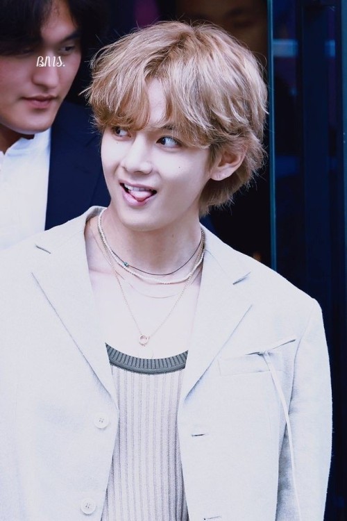 V In Blonde Hair... I Repeat V IN BLONDE HAIR