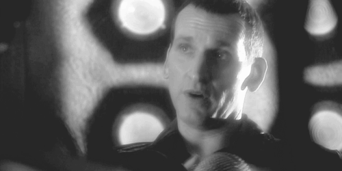 doortotomorrow:  See? Nine did this all the time when he was with Rose. He would look her in the eye first, but then his eyes would start to wander towards the rest of her. It’s pretty clear to me that Nine was physically attracted to her as well and
